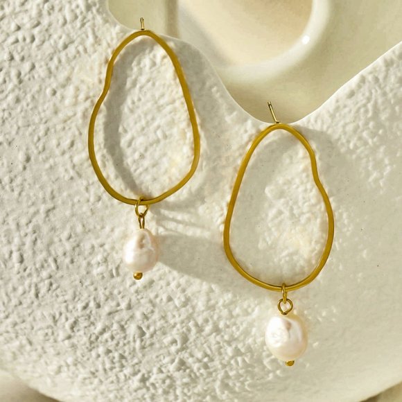 SADIE Misshaped Hoops with Natural Freshwater Pearls - Picture 5 of 6